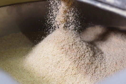 ★すり機で加工している様子