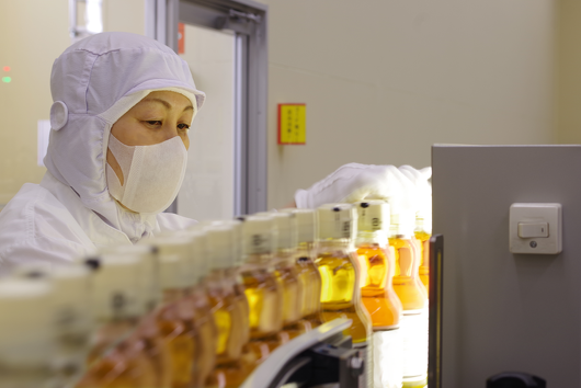 ★ボトリングプラントでの充填の様子