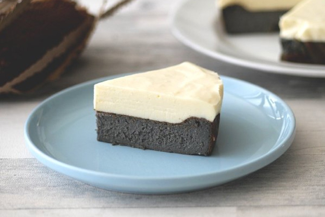 黒ごまとレアチーズの2層のチーズケーキ