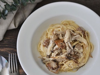 豚バラときのこの濃厚ごまクリームパスタ